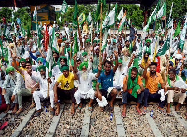 India News | Samyukt Kisan Morcha Urges Centre to Maintain Smooth Supply of Fertilisers, Tackle Black Marketing