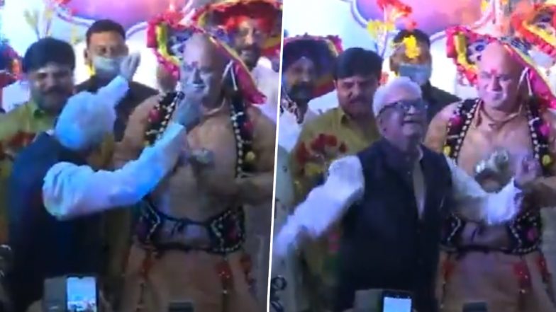 Govardhan Puja 2021: Chhattisgarh CM Bhupesh Baghel Plays Musical Instrument with Artists in Raipur (Watch Video)