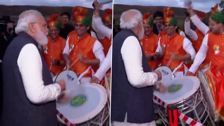 PM Narendra Modi Plays Drums Along With Members of Indian Community Before His Departure For India From Glasgow (Watch Video)