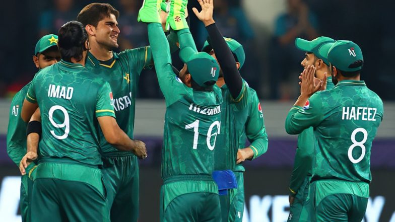 How to Watch PAK vs BAN 1st T20I 2021 Live Streaming Online on Disney+ Hotstar? Get Free Live Telecast of Pakistan vs Bangladesh Match & Cricket Score Updates on TV