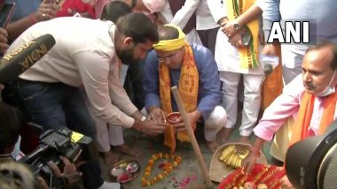 Chhath Puja 2021: BJP MP Parvesh Verma Perform Rituals at Yamuna's Banks Despite DDMA Ban
