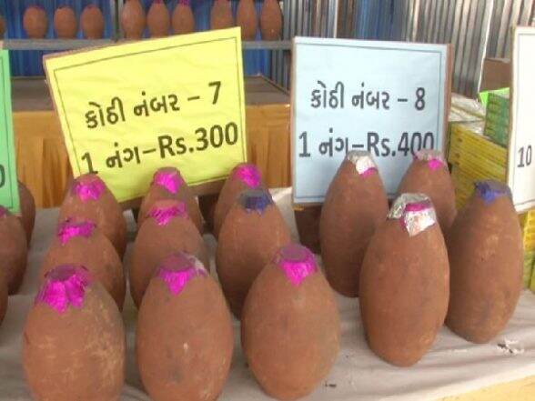 Diwali 2021: 400-Year-Old Method of Making Firecrackers With Clay Revived in Vadodara