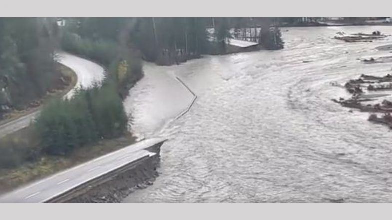 Canada Floods: Major Flooding in British Columbia Snaps Coquihalla Highway in Two (Watch Video)