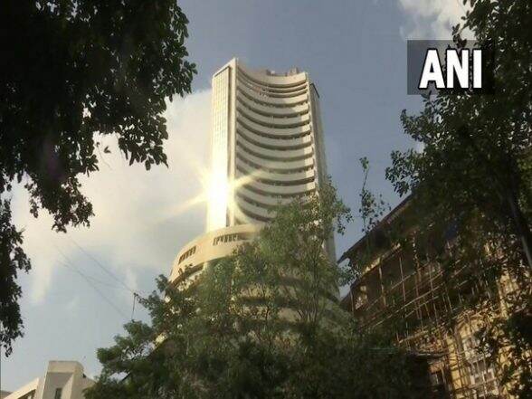 Equity Indices Open in Green, Sensex Up by 123 Points and Nifty by 40.60 Points