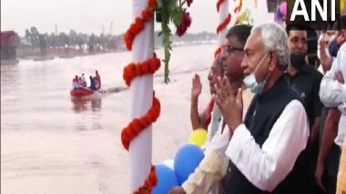 India News | Bihar CM, Devotees Reach Ganga Ghat in Patna to Offer Prayers on Chhath Puja