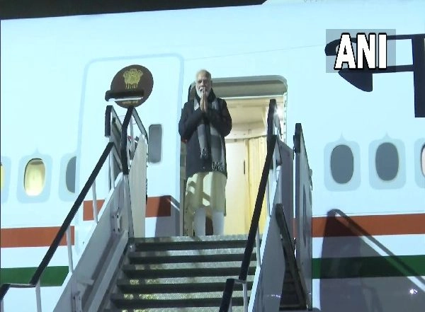 World News | PM Modi Arrives in Glasgow to Participate in COP26 Summit on Climate Change