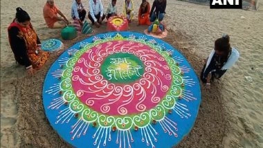 India News | Students of Allahabad University Raise Awareness About Eco-friendly Diwali Through Sand Art