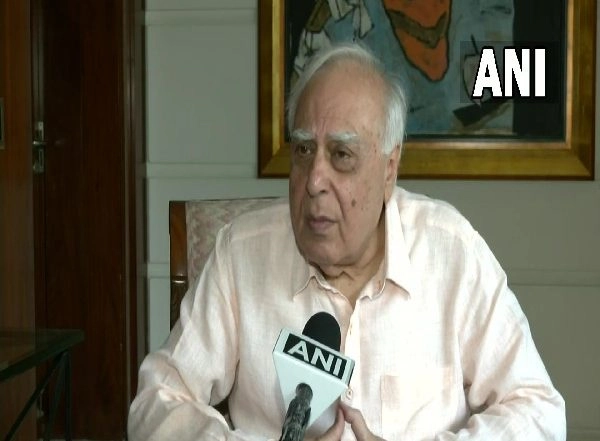 BJP Indulges in Politics of Religion, Does Not Think of People: Kapil Sibal Over Price Rise in LPG, Fuel