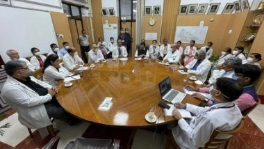 India News | Delhi: Mandaviya Visits Medical College, Lauds Healthcare Workers for COVID-19 Duties