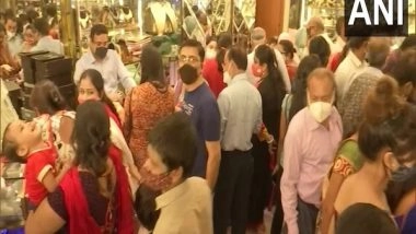 India News | People Throng Jewellery Shops in Kolkata