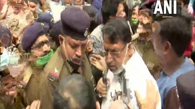 India News | Congress Workers Stage Protest Outside Bhopal's Kamla Nehru Hospital Where Four Children Died in Fire