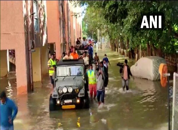 India News | Karnataka CM Visits Flood-affected Areas in Bengaluru