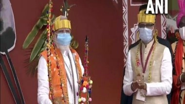 India News | PM Modi Attends Janjatiya Gaurav Diwas Mahasammelan in Bhopal, Pays Floral Tribute to Tribal Freedom Fighter Birsa Munda