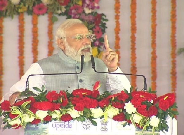 India News | Delhi, Lucknow Were Dominated by Dynasts for Years, Partnership of Family Members Crushed Aspirations of UP: PM Modi