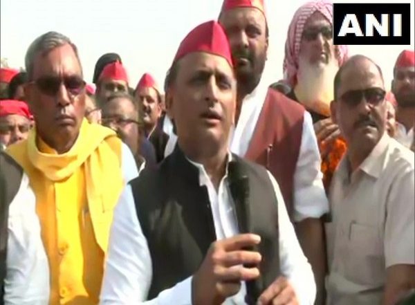 India News | UP Polls: Akhilesh Yadav Promises Farmers to Set Up Mandis Near Purvanchal Expressway if SP Comes to Power in 2022