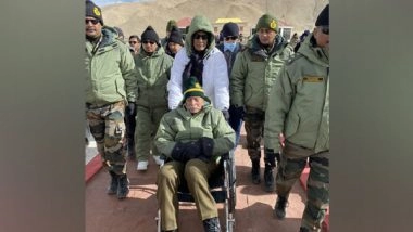 India News | Rajnath Singh Meets Army Veteran Who Fought in Battle of Rezang La