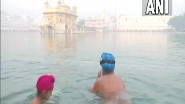 India News | Amritsar: Devotees Throng Golden Temple on Guru Nanak Jayanti