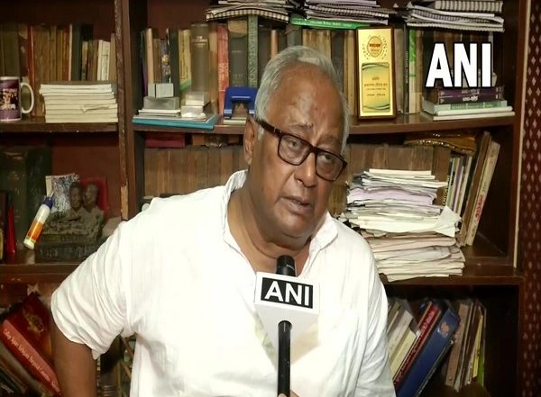 India News | Farm Laws Being Repealed Due to Fear of Loss in Upcoming Punjab, UP Assembly Polls: TMC MP Saugata Roy Attacks Centre