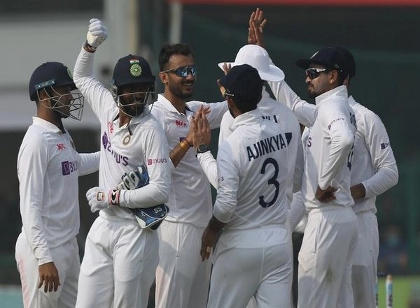 Sports News | Ind Vs NZ: Patience Will Hold Key on Day 5, Need to Hit Right Areas, Says Mhambrey
