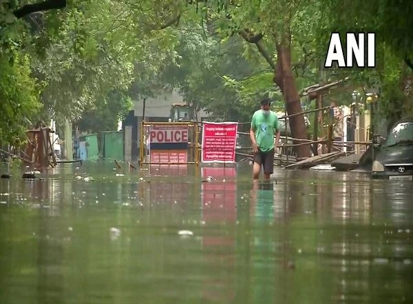 India News | Tamil Nadu Rains: Several Areas Submerge in Floodwater in Chennai