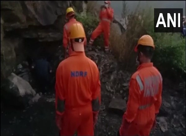 India News | Four Feared to Be Trapped After Abandoned Coal Mine Collapses in Jharkhand's Bokaro
