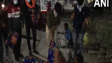 India News | A Woman Police Sub-inspector Who Distributes Blankets to the Needy in Indore