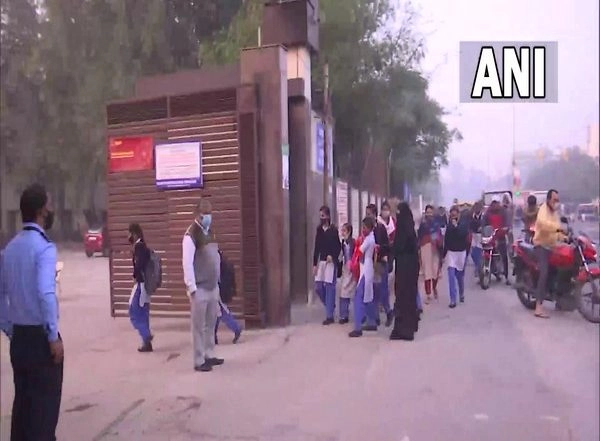 India News | Delhi: Students Excited, Parents Worried as Schools Reopen for All Classes