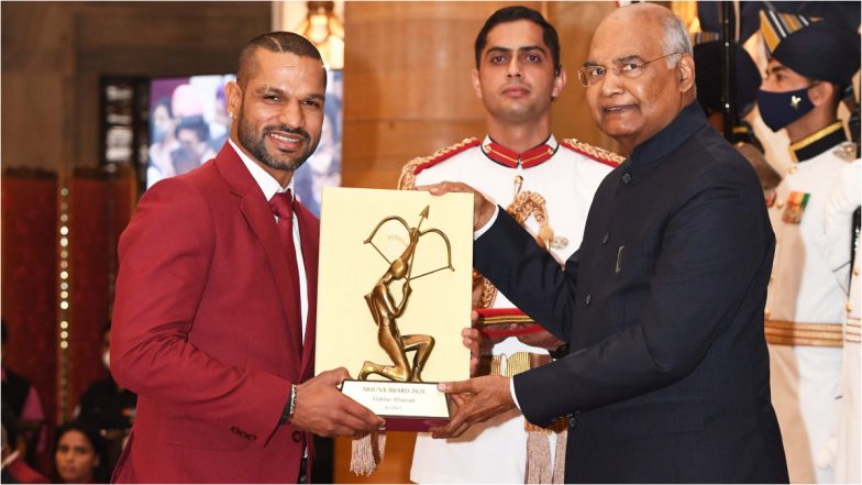 Shikhar Dhawan Wins Arjuna Award 2021: Watch Video of Cricketer Receiving Prestigious Honour From President of India