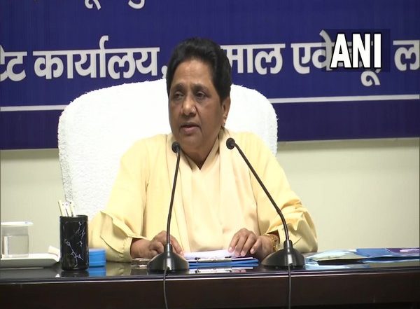 Mayawati Slams Uttar Pradesh Govt Over Law, Order After Murder of Labourer Family in Prayagraj