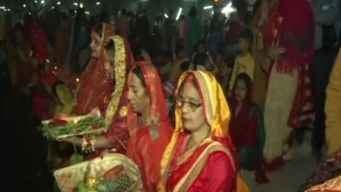 India News | Devotees Gather at Ghats to Perform 'Usha Arghya' on Last Day of Chhath Puja
