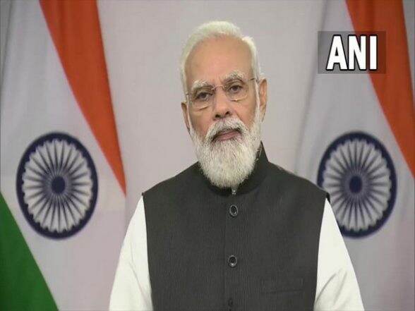 PM Narendra Modi to Review COVID-19 Vaccination in Districts With Low Coverage Tomorrow