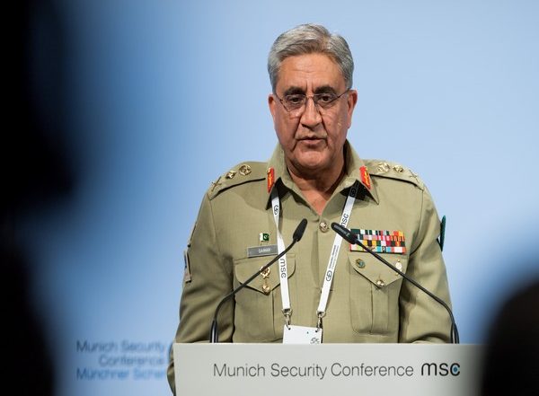 Pakistan Army Chief General Qamar Javed Bajwa Calls for Dialogue To Resolve All Disputes With India