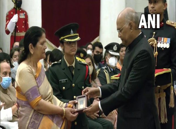 India News | Late Major Dhoundiyal Accorded Shaurya Chakra; Wife, Mother Receive Award