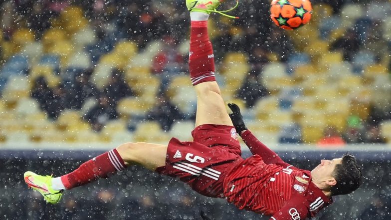 Robert Lewandowski’s Stunning Bicycle Kick Helps Him Script THIS Spectacular Record During UCL 2021-22 Match Against Dynamo Kyiv (Watch Goal Highlights)