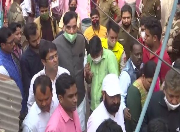 India News | Delhi Minister Gopal Rai Visits Hospital, Cylinder Blast Incident Spot to Review Situation