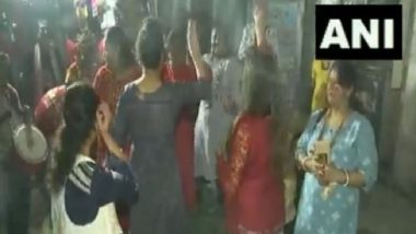 'Sindoor Khela, Dhunuchi Naach' Performed to Pay Homage to Goddess Kali in Kolkata (Watch Video)
