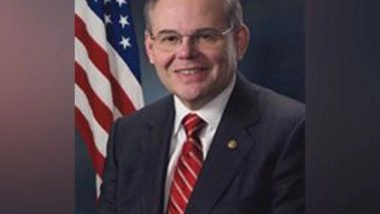 World News | US Senator Introduces Measure to Trigger Sanctions if Russia Escalates Ukraine Conflict