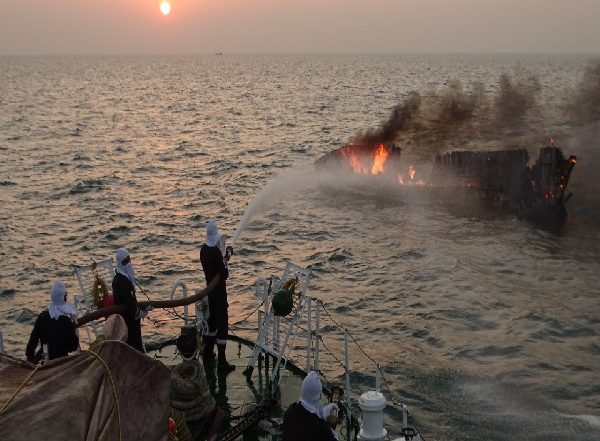 India News | Gujarat: Indian Coast Guard Rescues Seven Fishermen After Boat Catches Fire, Capsizes