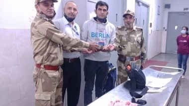 India News | Bag Containing Rs 2.50 Lakh Lying Unclaimed at Delhi Metro Station Returned by CISF to UP Man