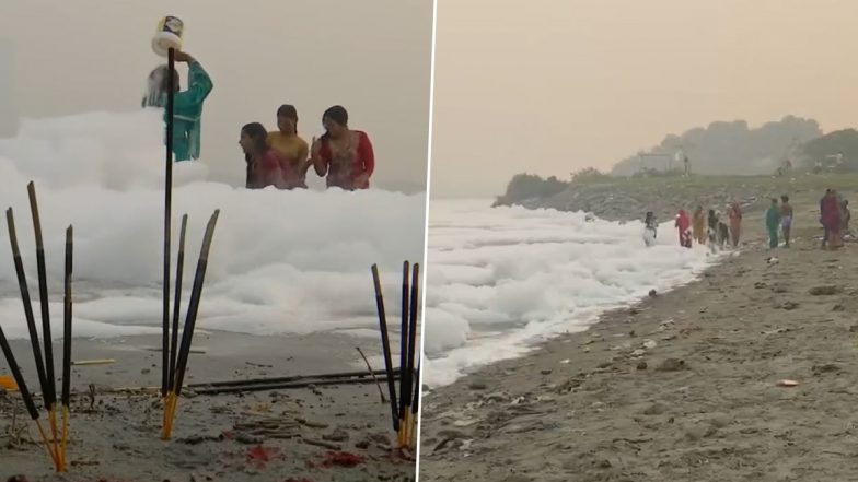 Chhath Puja 2021: Devotees Take Dip in Toxic Foam in Yamuna River; Watch Video