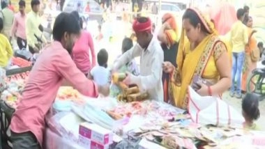 India News | People Throng Markets in Ayodhya on Occasion of Dhanteras