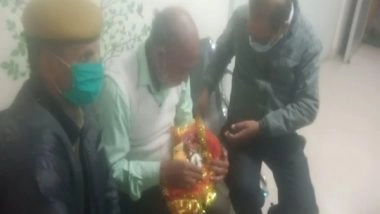 India News | District Hospital in UP's Agra Bandages Lord Krishna's Broken Arm on Priest Request