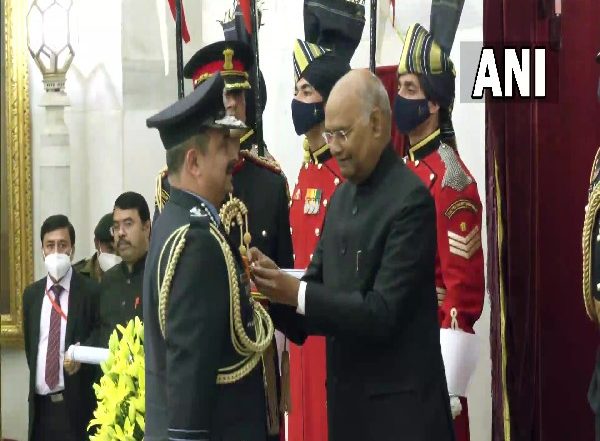 Air Chief Marshal Vivek Ram Chaudhari, Vice Admiral R Hari Kumar Awarded Param Vishisht Seva Medal by President Ram Nath Kovind