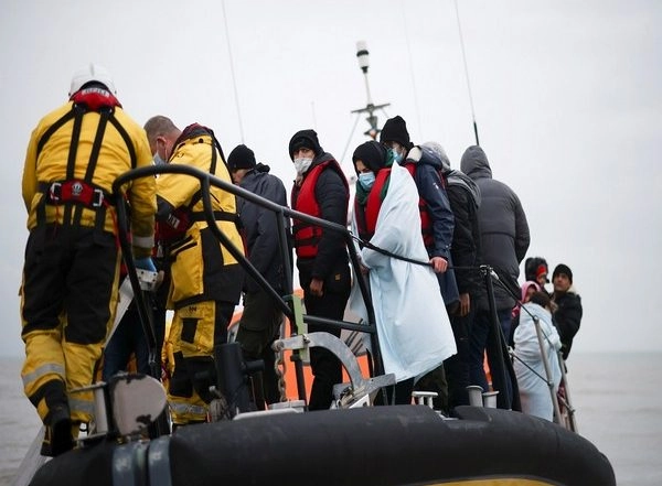World News | Refugee Council Urges UK to Change Approach on Migrants After 27 People Drowned in English Channel