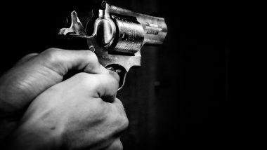 Uttar Pradesh Shocker: Man Threatens 4-Year-Old Kid by Putting Pistol in His Mouth; Held After Video Goes Viral (Watch Video)