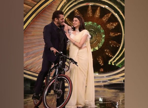 Entertainment News | Bhagyashree, Salman Khan Recreate 'Maine Pyar Kiya' Moments on 'Bigg Boss 15'