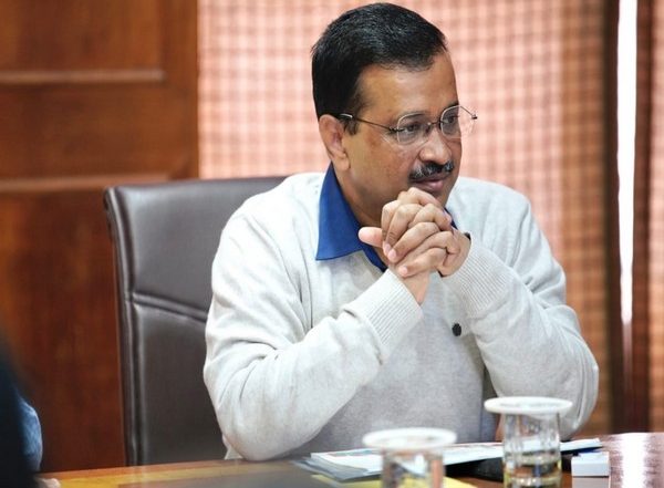 Omicron Scare: Arvind Kejriwal Chairs Meet on Possibility of COVID-19 Third Wave in Delhi