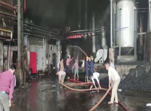 Gujarat: Huge Fire Breaks Out at Dyeing Mill in Surat