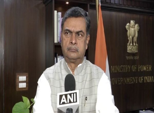 India News | Leh: Union Power Minister Reviews Implementation of 10 GW Renewable Energy Project