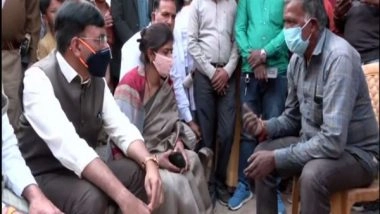India News | Mansukh Mandaviya Visits Lucknow Village, Inspects Vaccination Drive